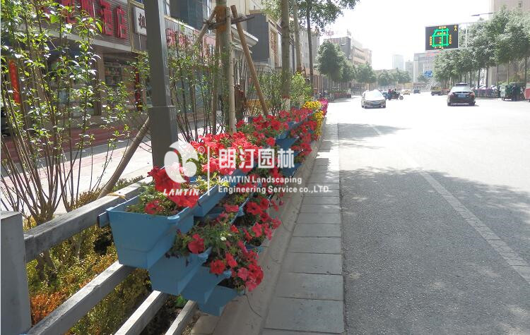 護(hù)欄綠化之梯形護(hù)欄綠化花盆