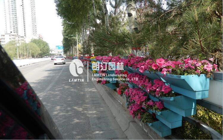 護(hù)欄綠化之梯形護(hù)欄綠化花盆