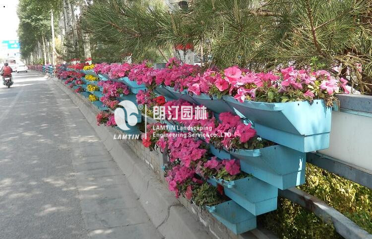梯形花盆護(hù)欄綠化圖