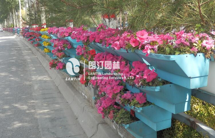 青海西寧護(hù)欄綠化梯形花盆